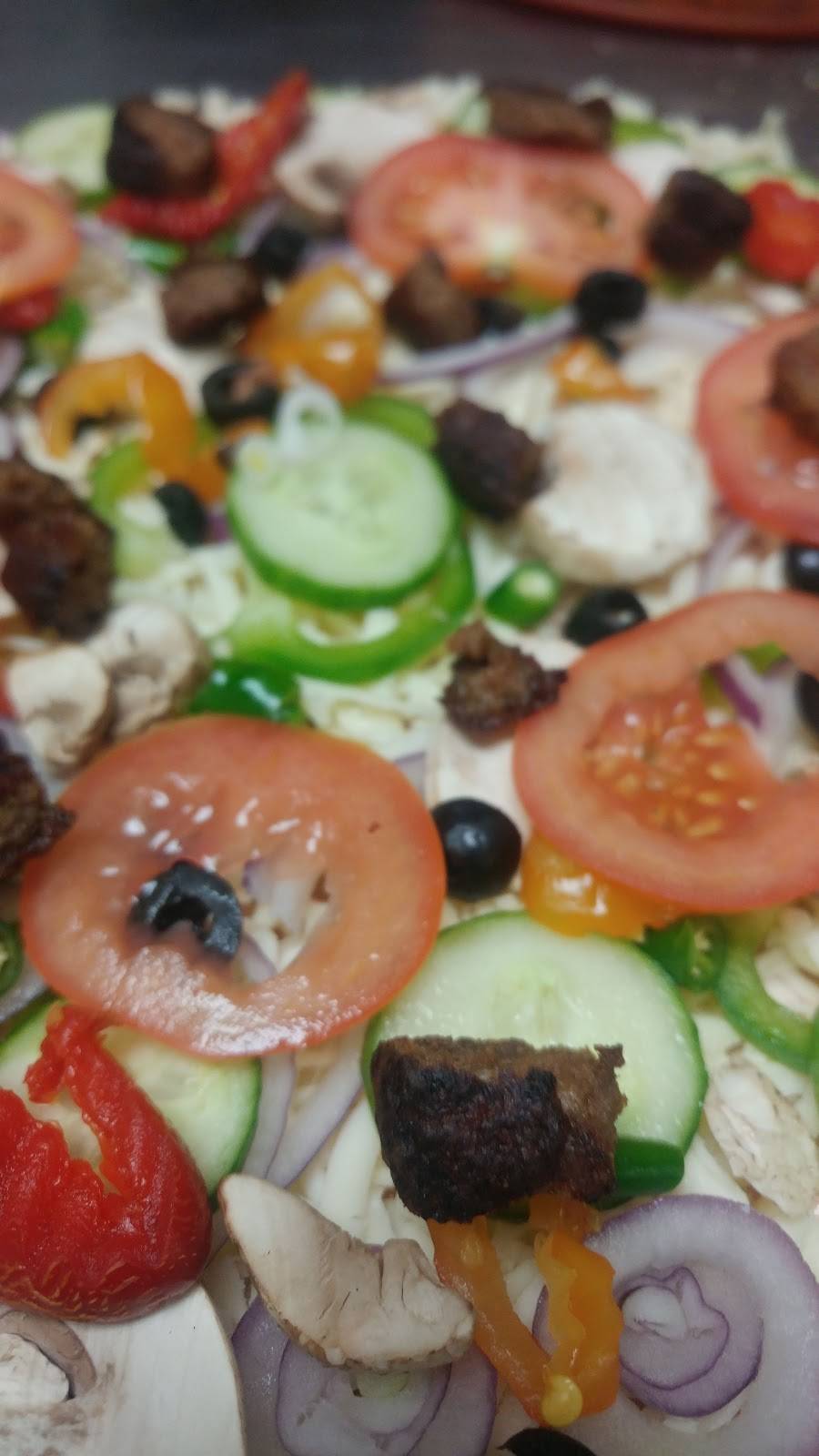 Greenhill Pizza and Wings | restaurant | 399 Greenhill Ave, Hamilton, ON L8K 6N5, Canada | 9055605051 OR +1 905-560-5051