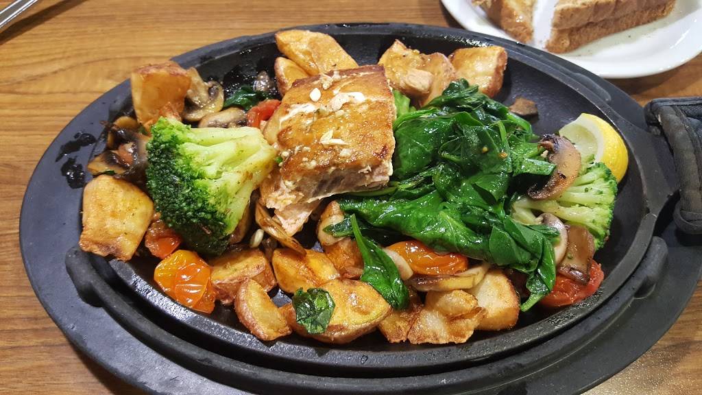 Dennys | restaurant | 13302 Harbor Blvd, Garden Grove, CA 92843, USA | 7146387751 OR +1 714-638-7751