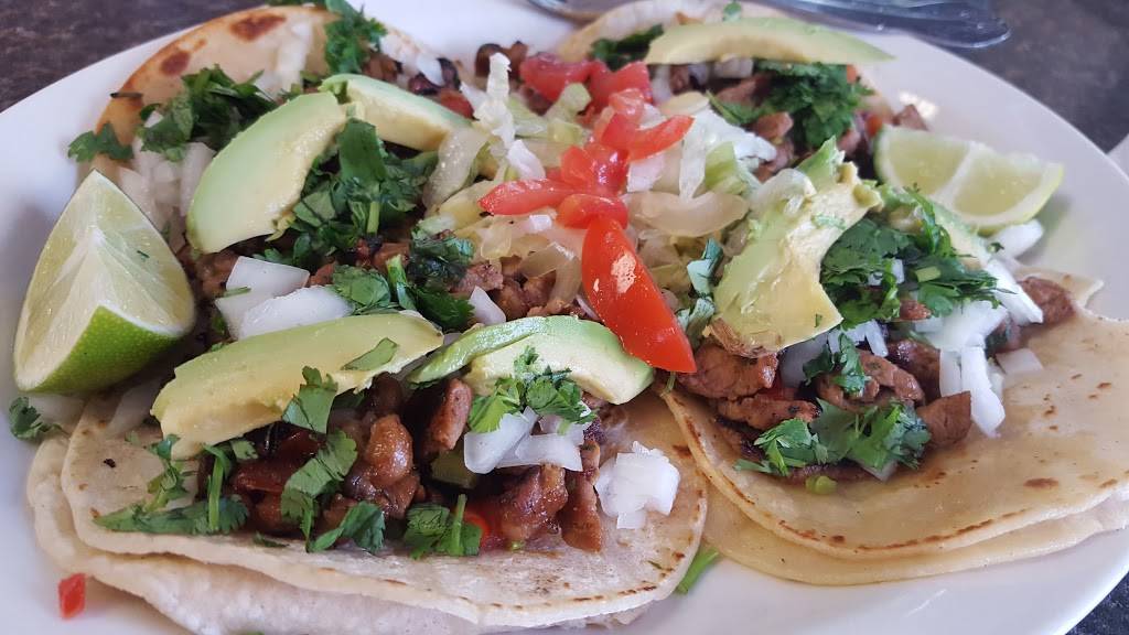 Los Molcajetes Taqueria | restaurant | 100 Knox Ct, Denver, CO 80219, USA | 3039340354 OR +1 303-934-0354