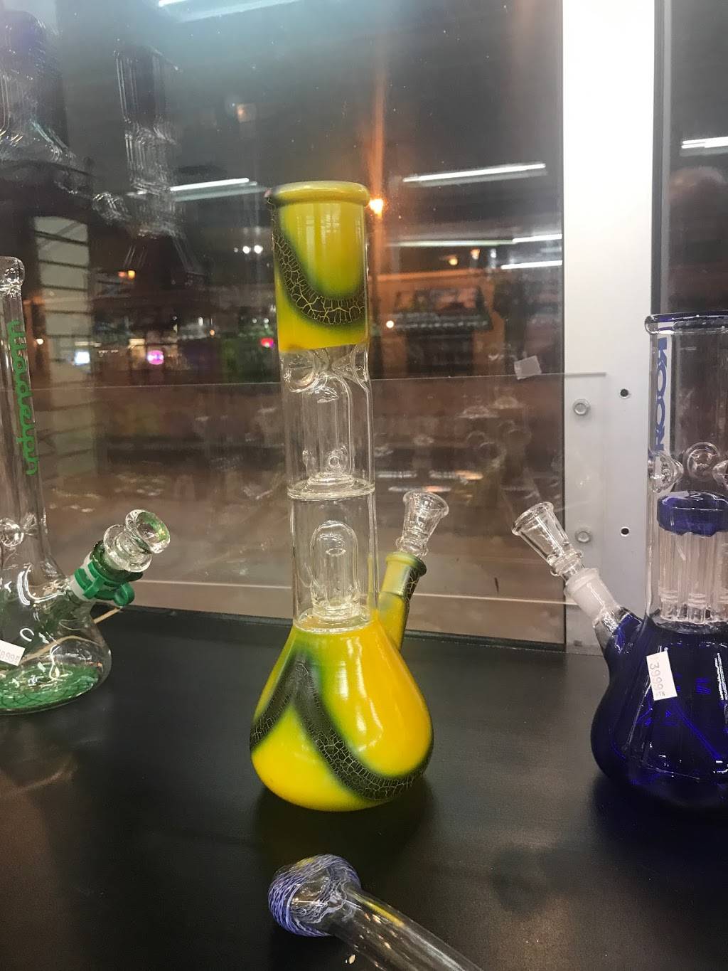 In & Out | restaurant | 701 W Wisconsin Ave, Milwaukee, WI 53233, USA | 4142209466 OR +1 414-220-9466