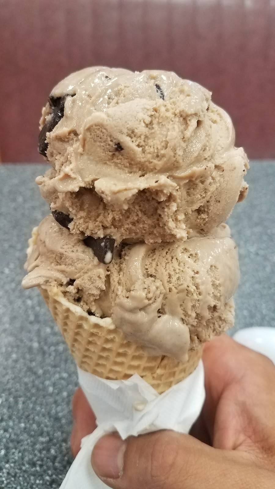 Braums Ice Cream & Burger Restaurant | restaurant | 3921 S Pennsylvania Ave, Oklahoma City, OK 73119, USA | 4056857665 OR +1 405-685-7665