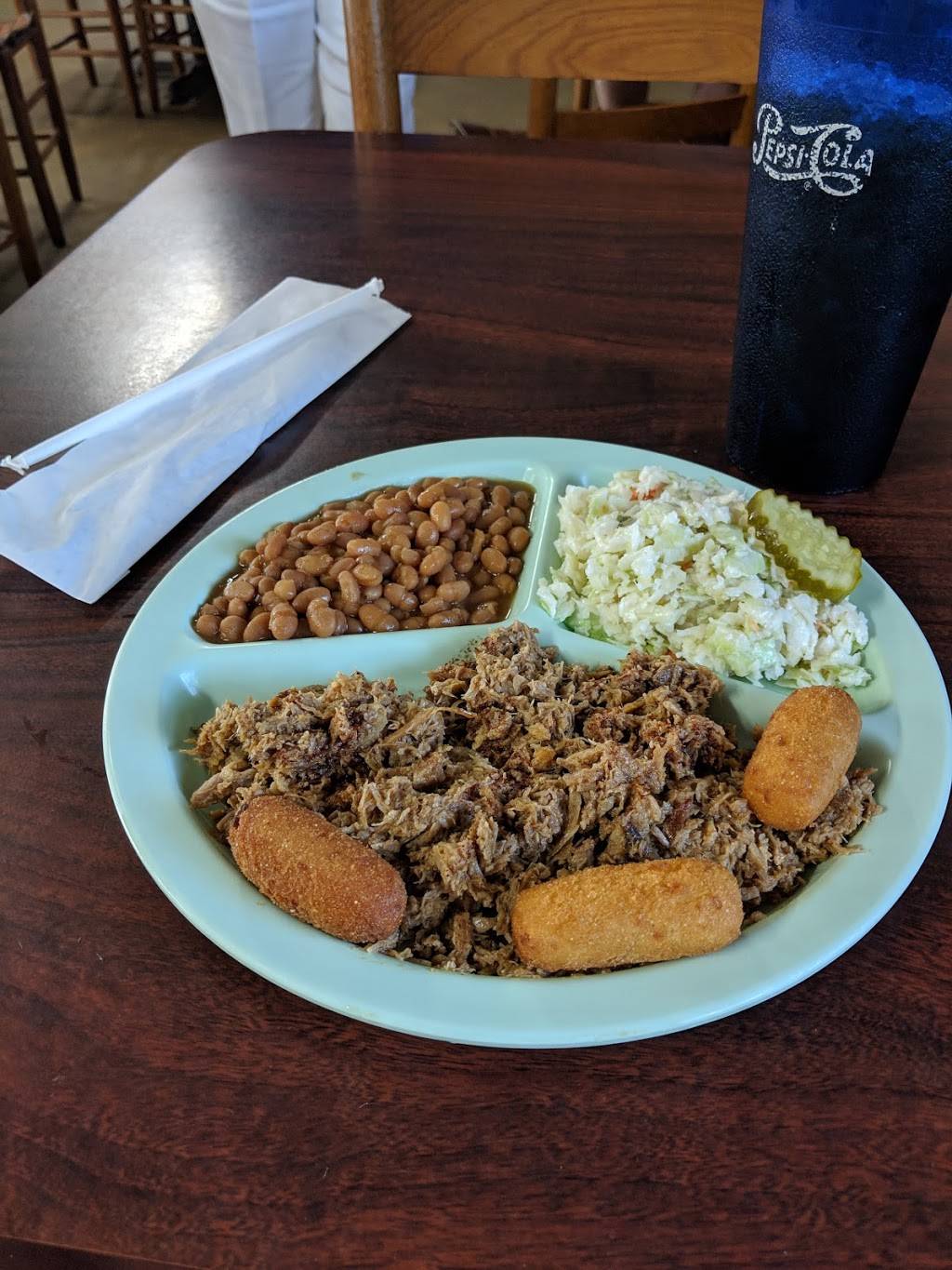 Stantons Barbecue & Fish Camp | restaurant | 2828 Stantons Rd, Bennettsville, SC 29512, United States | 8432654855 OR +1 843-265-4855