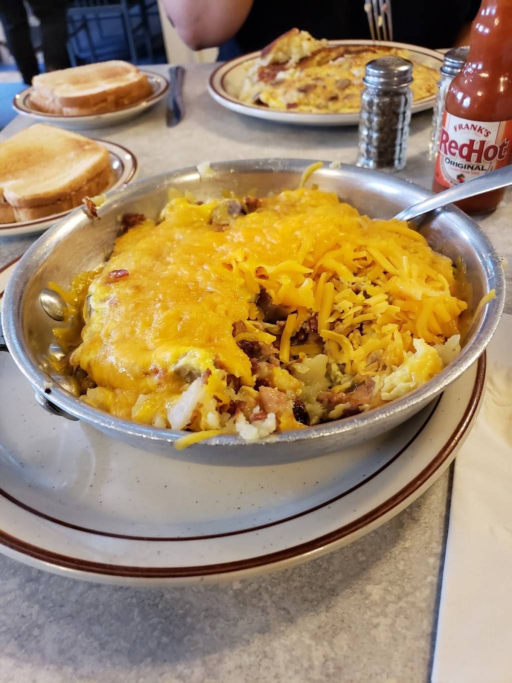 Lunas Family Restaurant | restaurant | 738 Pearl Rd, Brunswick, OH 44212, USA | 3304606554 OR +1 330-460-6554