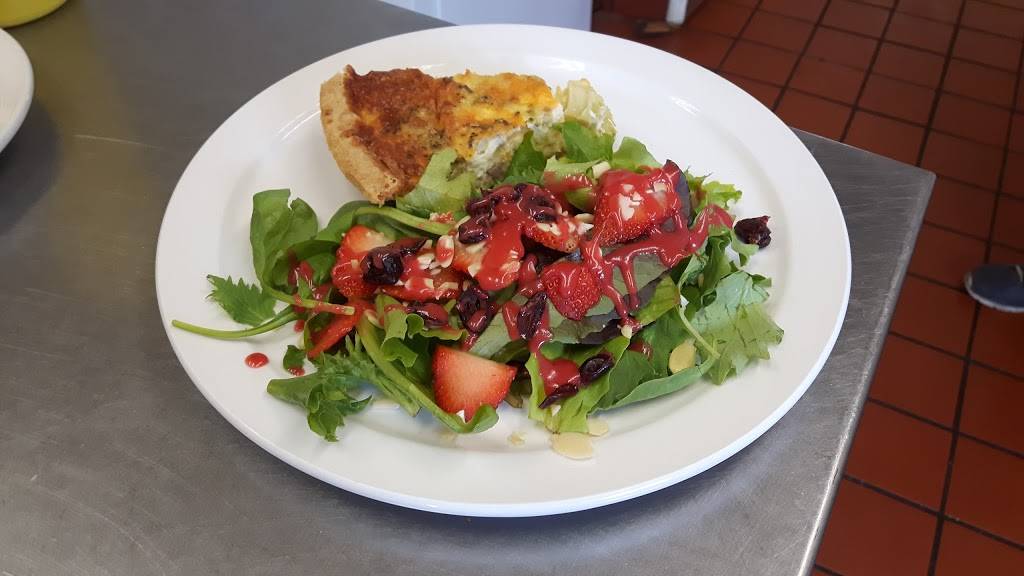 The Deluxe Restaurant | restaurant | 51 Talbot St N, Essex, ON N8M 1A3, Canada | 5197768112 OR +1 519-776-8112