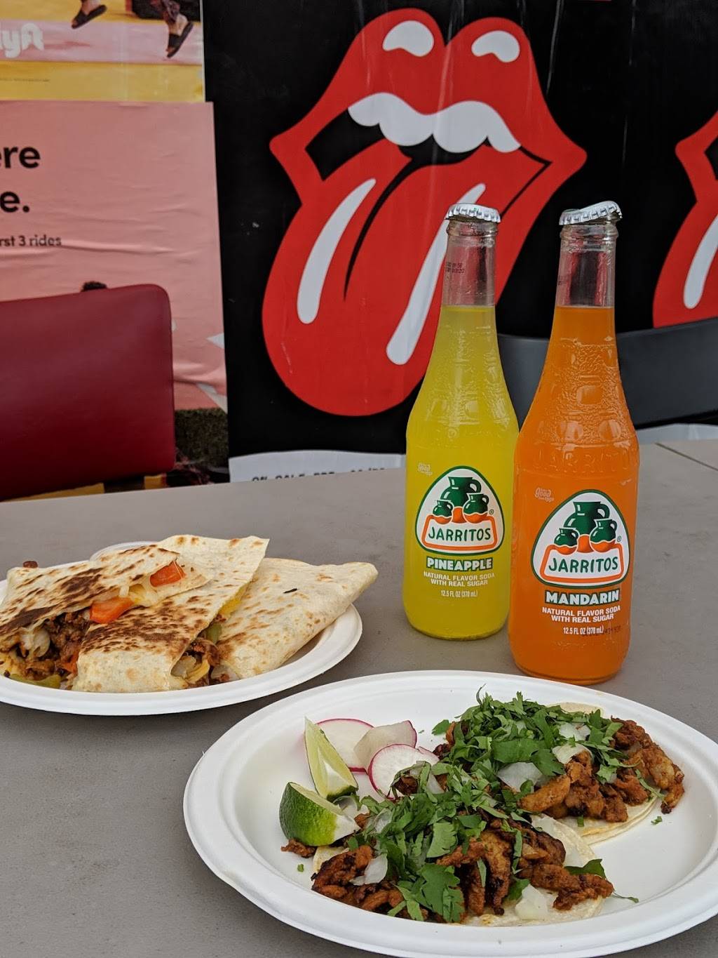 El Chapulin Oaxaqueno | restaurant | 4451 California Ave SW, Seattle, WA 98116, USA | 2062279453 OR +1 206-227-9453