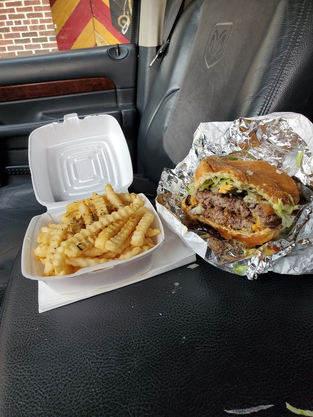 Victory Grill | restaurant | 2246 N Milwaukee Ave, Chicago, IL 60647, USA | 7736979745 OR +1 773-697-9745