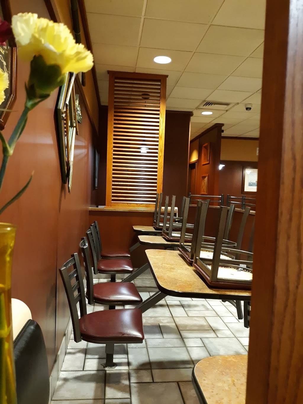 McDonalds | cafe | 31255 Harper Ave, St Clair Shores, MI 48082, USA | 5862934060 OR +1 586-293-4060