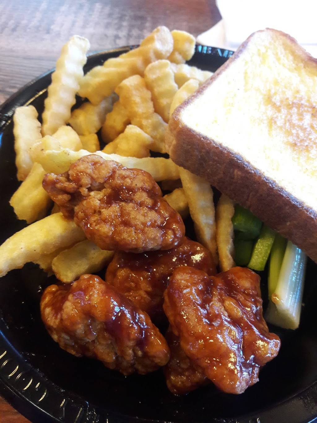 Zaxbys Chicken Fingers & Buffalo Wings | restaurant | 2255 W Broad St, Athens, GA 30606, USA | 7066136677 OR +1 706-613-6677