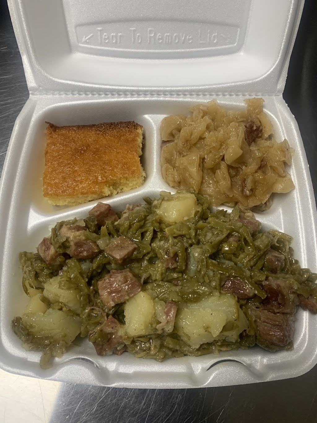 Magillas Grill and Lounge | restaurant | 1928 E Judge Perez Dr, Chalmette, LA 70043, USA | 5042528509 OR +1 504-252-8509