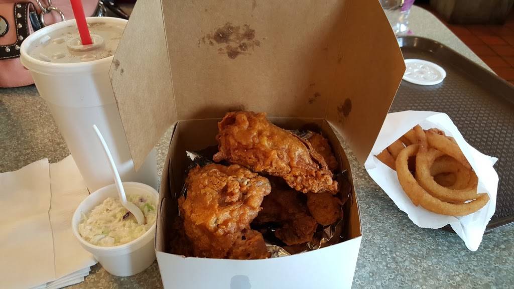 Woodys Drive-In | restaurant | 110 Northport Dr, Godfrey, IL 62035, USA | 6184667840 OR +1 618-466-7840