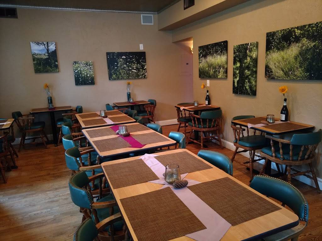 Vittles & Vine | restaurant | S42W31428 WI-83, Waukesha, WI 53189, USA | 2629689463 OR +1 262-968-9463