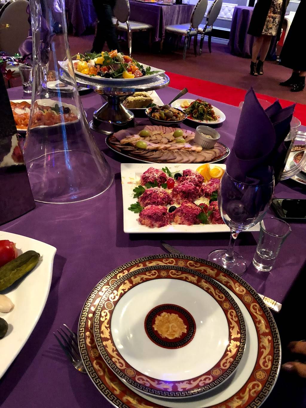 Hollywood | restaurant | 1118 Centre St #9, Thornhill, ON L4J 7R9, Canada | 6476080089 OR +1 647-608-0089