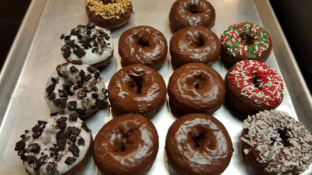 California Donuts | bakery | 11255 Camino Ruiz, San Diego, CA 92126, USA | 8585787230 OR +1 858-578-7230