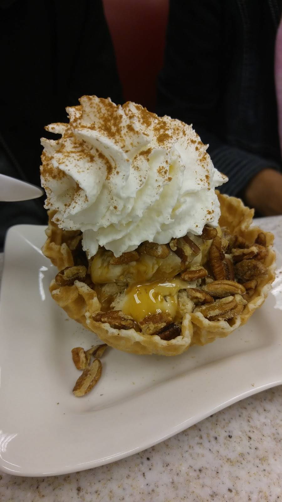 Oberweis Ice Cream and Dairy Store | restaurant | 515 Roosevelt Rd, Glen Ellyn, IL 60137, USA | 6308580234 OR +1 630-858-0234