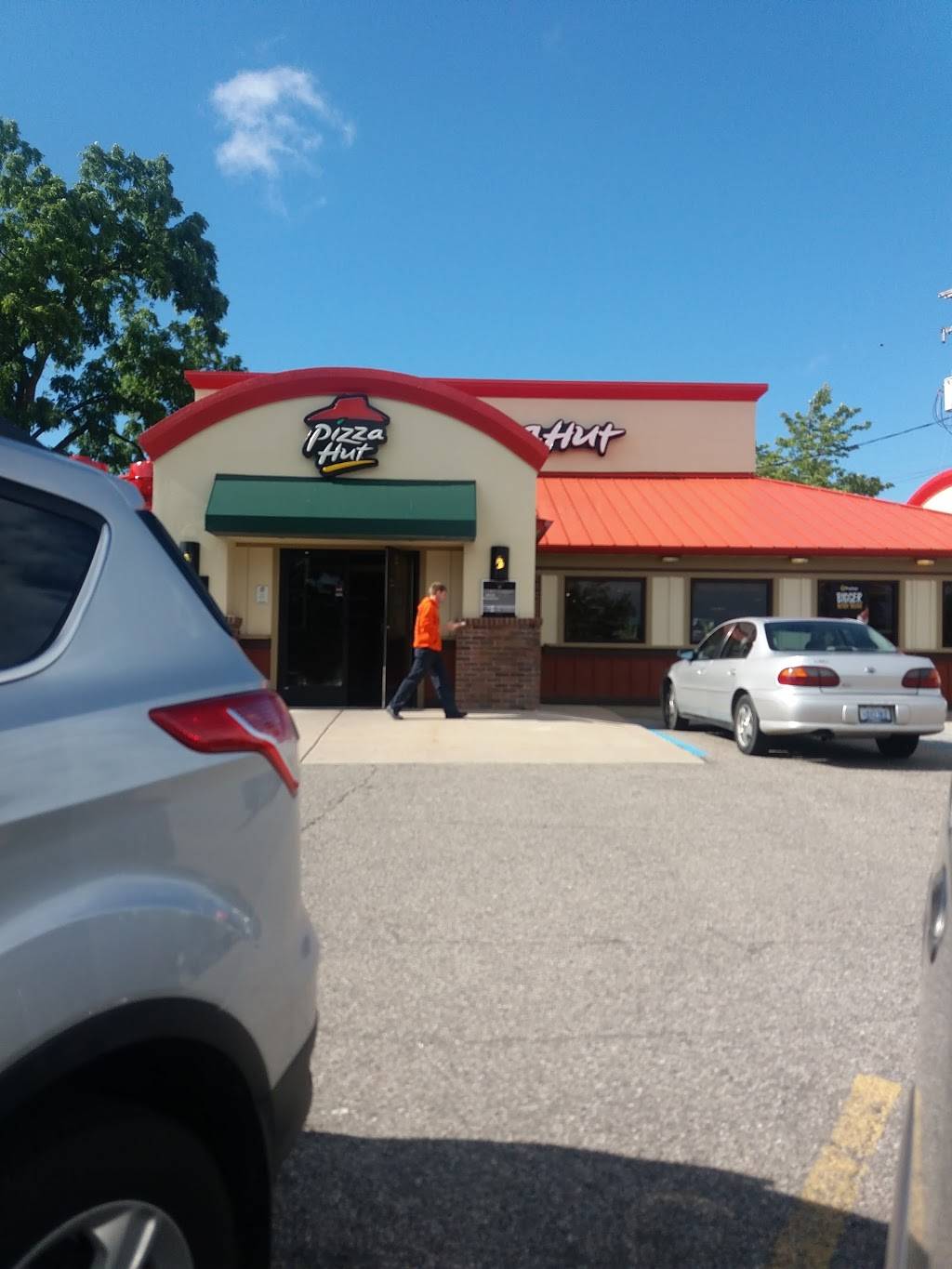 Pizza Hut | meal takeaway | 815 N Lafayette St, Greenville, MI 48838, USA | 6167548000 OR +1 616-754-8000