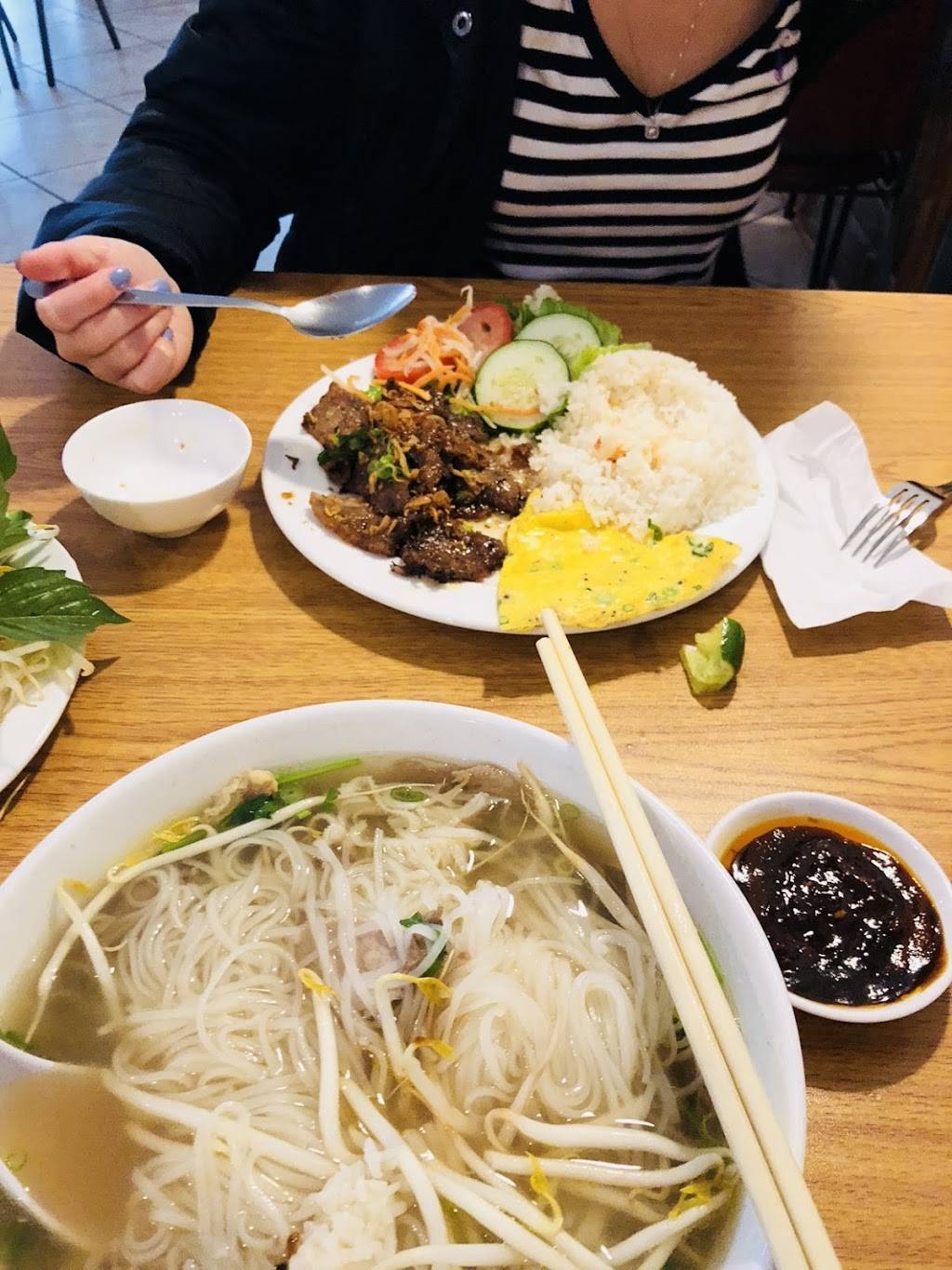 Pho Hoang Restaurant | restaurant | 13830 Lee Hwy #9, Centreville, VA 20120, USA | 7038303301 OR +1 703-830-3301