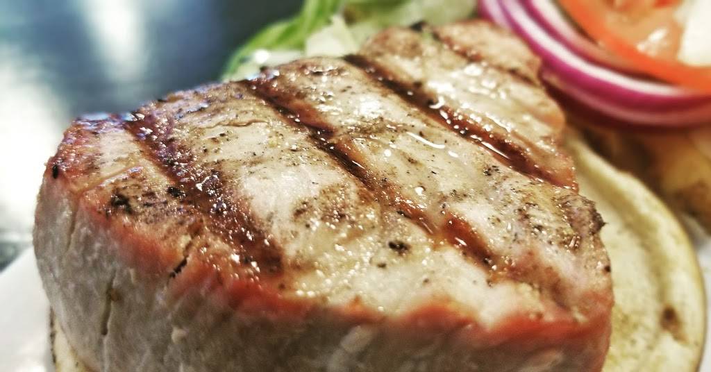 Shipwrecks Taphouse & Grill | restaurant | 4020 N Croatan Hwy, Kitty Hawk, NC 27949, USA | 2522617800 OR +1 252-261-7800