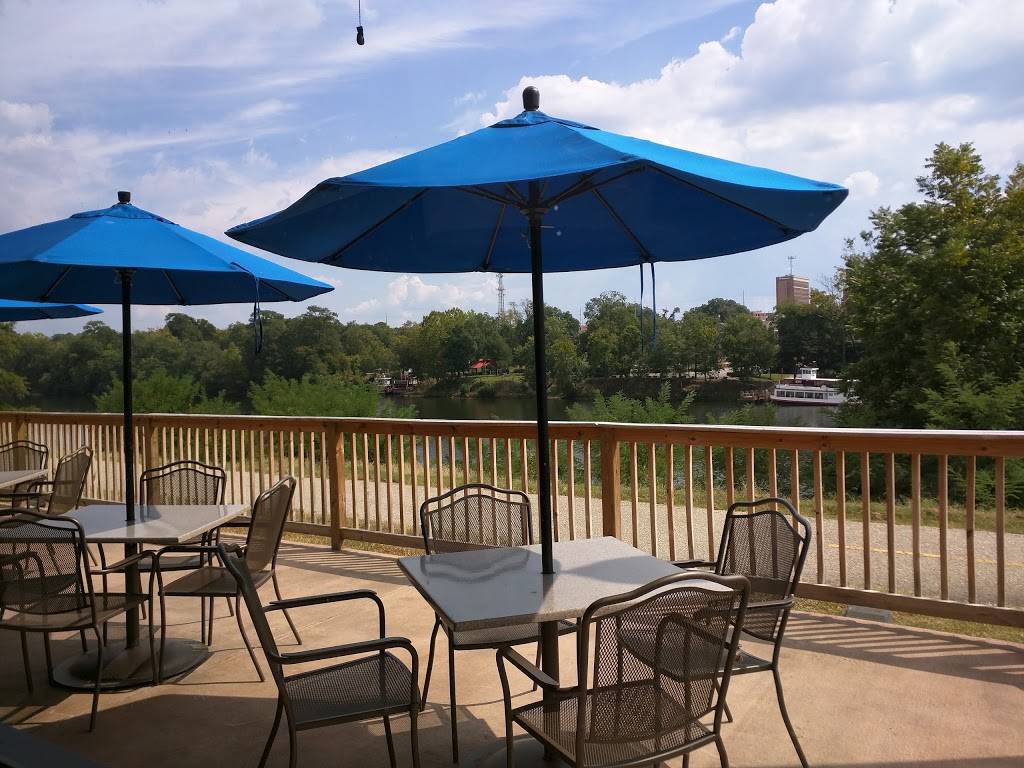 The Levee Bar & Grill | restaurant | 1 Bridge Ave, Northport, AL 35476, USA | 2056323136 OR +1 205-632-3136