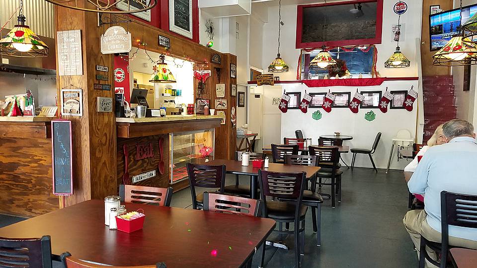 Red Bandana | restaurant | 210 W Muskogee Ave, Sulphur, OK 73086, USA | 5806224696 OR +1 580-622-4696