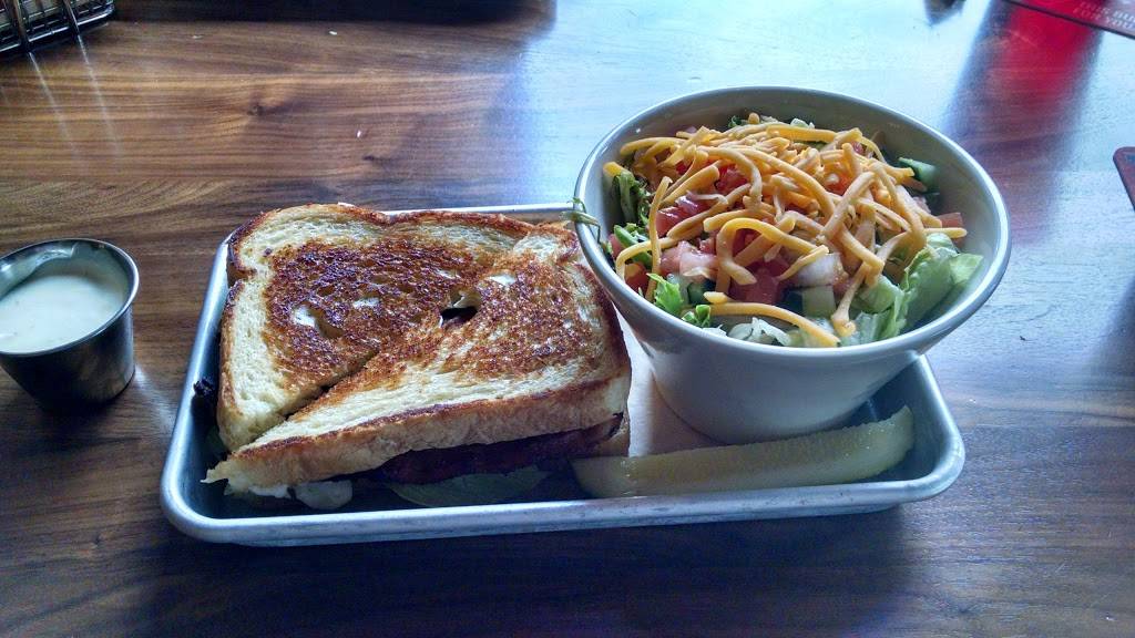 Palmyra Pub and Eatery | restaurant | 628 Palmyra Rd, Dixon, IL 61021, USA | 8152886300 OR +1 815-288-6300