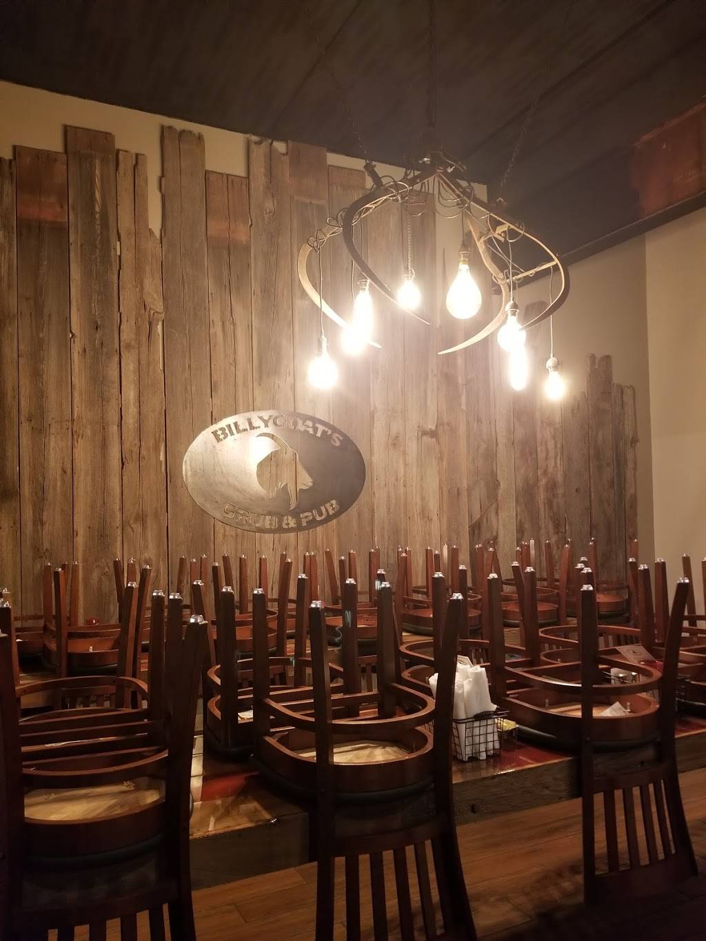 Billygoats Grub & Pub | restaurant | 110 E Warren St, Bunker Hill, IL 62014, USA | 6185854628 OR +1 618-585-4628