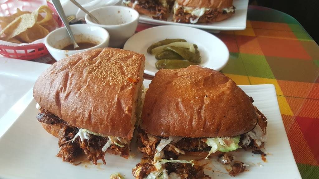 Las Torres | restaurant | 1118 Lee St, Des Plaines, IL 60016, USA | 8473909497 OR +1 847-390-9497