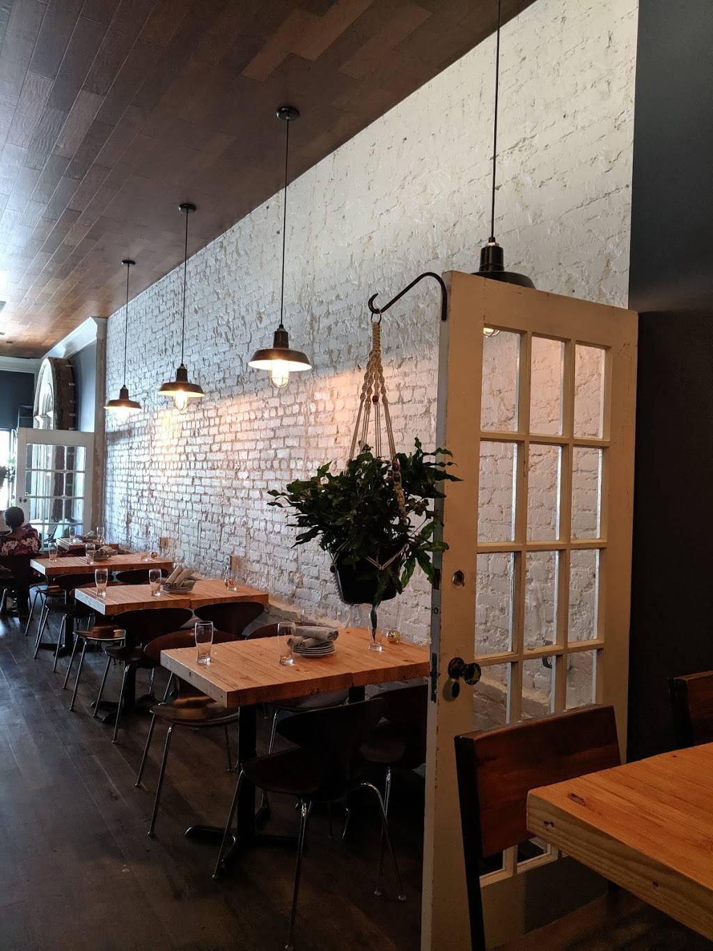 Mr. Braxton Bar & Kitchen | restaurant | 3632 Georgia Ave NW, Washington, DC 20010, USA | 2028824555 OR +1 202-882-4555