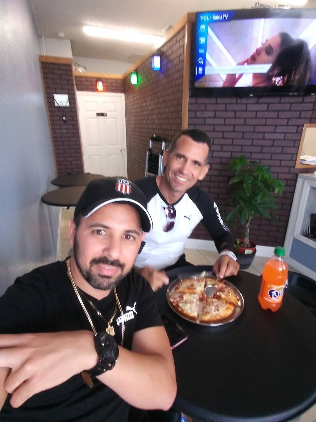 La cubanita pizzeria | restaurant | 628 E W Vine St, Kissimmee, FL 34744, USA | 4074833500 OR +1 407-483-3500