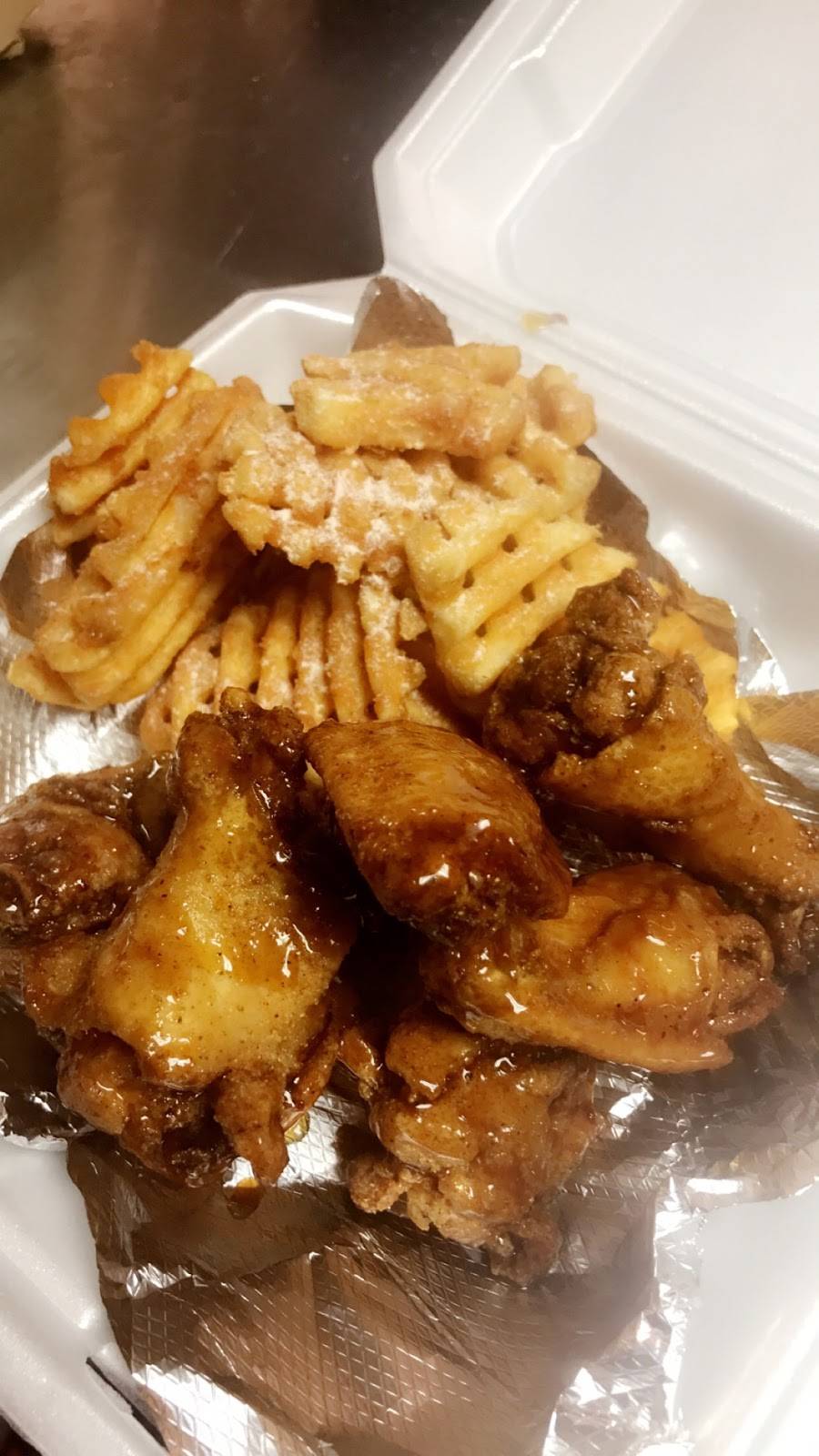 Wing Kingz | restaurant | 1604 Diamond Ave NE, Grand Rapids, MI 49505, USA | 6162792181 OR +1 616-279-2181