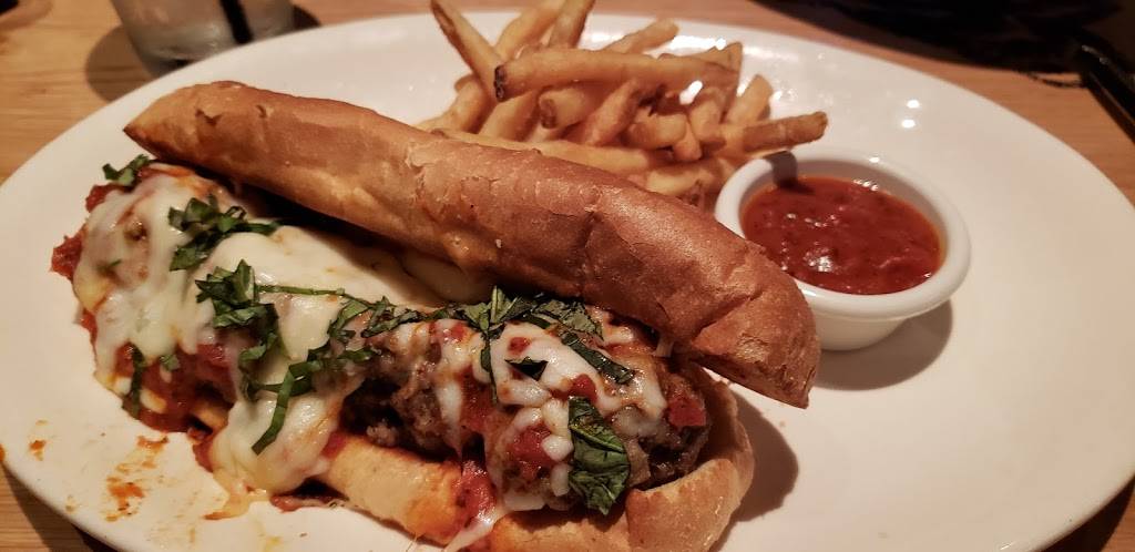 BJs Restaurant & Brewhouse | restaurant | 6622 E Superstition Springs Blvd, Mesa, AZ 85206, USA | 4803241675 OR +1 480-324-1675