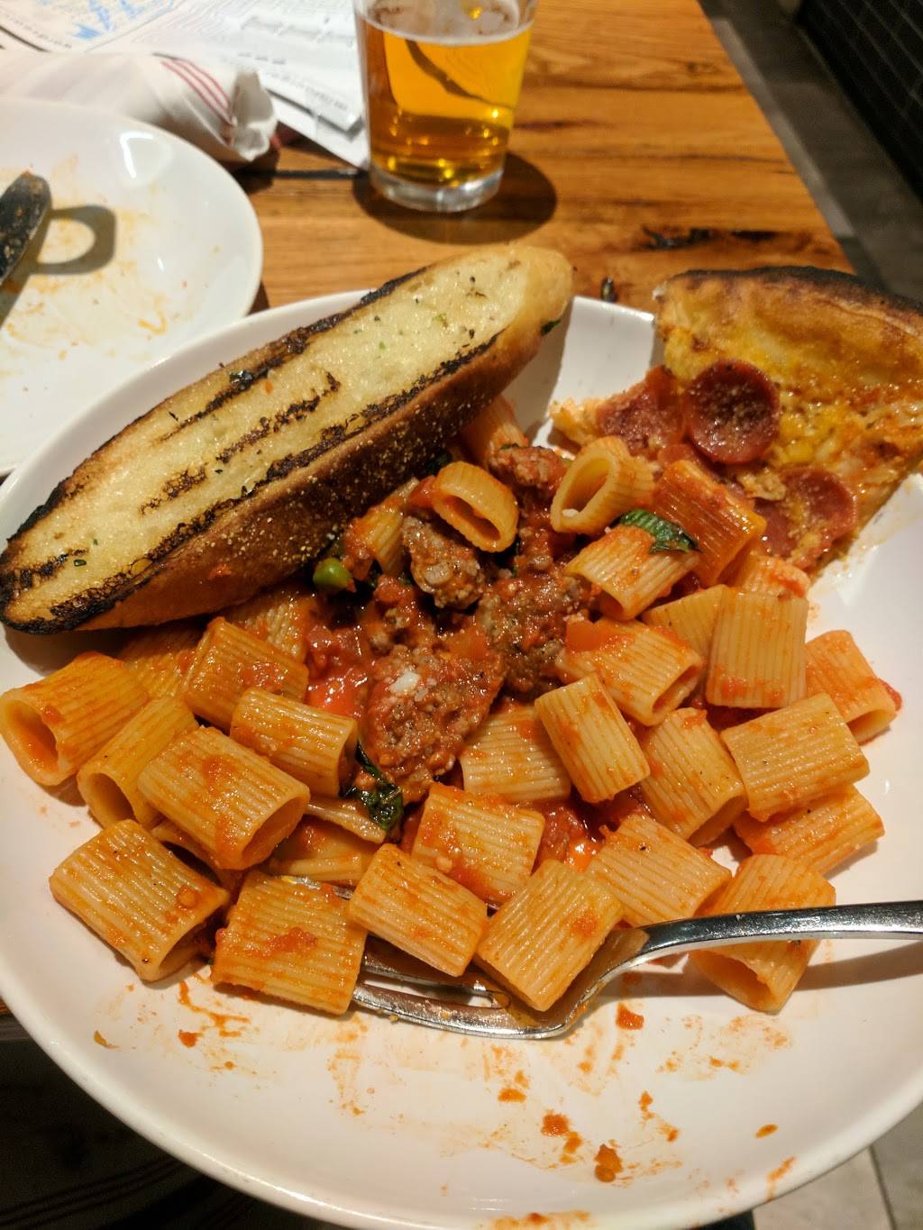 Matchbox Vintage Pizza Bistro | restaurant | 1100 S Hayes St h20, Arlington, VA 22202, USA | 7033403884 OR +1 703-340-3884