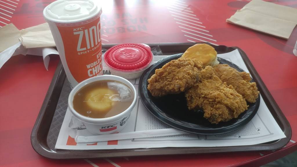 KFC | meal takeaway | E Main St, Senatobia, MS 38668, USA | 6625625996 OR +1 662-562-5996