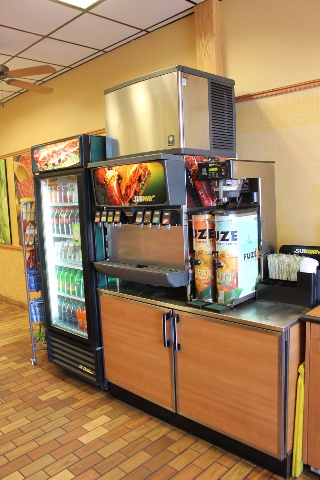 Subway | restaurant | 822 N Madison Blvd, Roxboro, NC 27573, USA | 3363225300 OR +1 336-322-5300