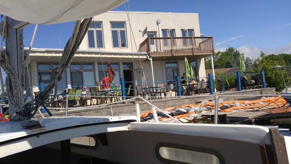 Harbourview Marina Restaurant | restaurant | 5 Bay St W, Brighton, ON K0K 1H0, Canada | 6134751515 OR +1 613-475-1515
