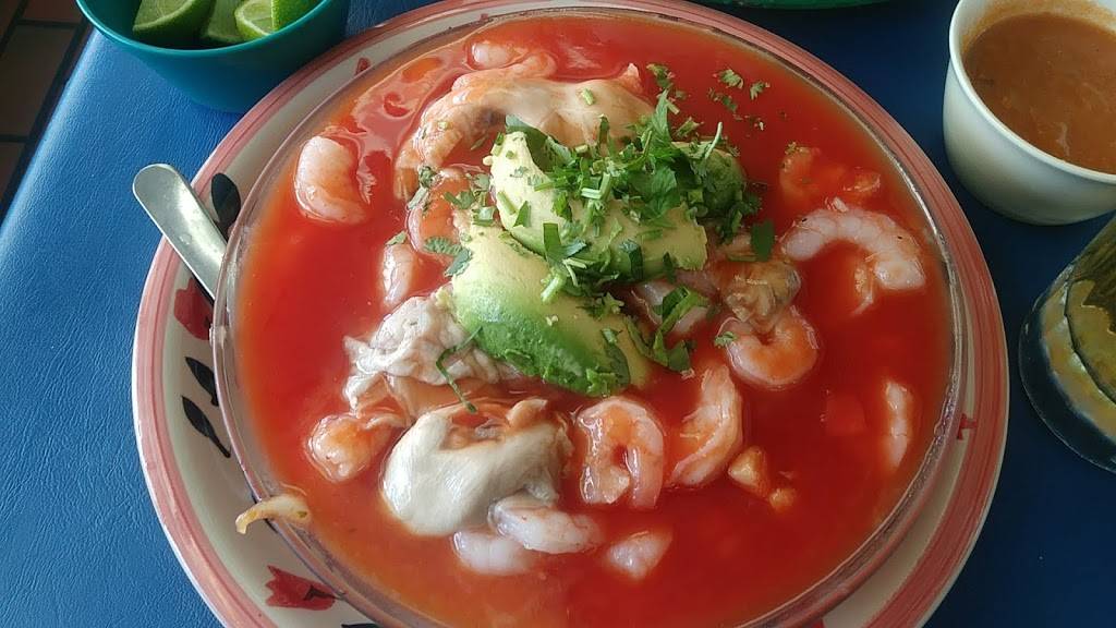 Mariscos La Reyna | restaurant | 3349 W Illinois Ave, Dallas, TX 75211, USA | 2143398630 OR +1 214-339-8630