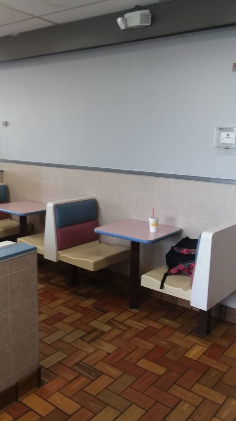 Burger King | restaurant | 2351 Jericho Turnpike, Garden City Park, NY 11040, USA | 5167466395 OR +1 516-746-6395