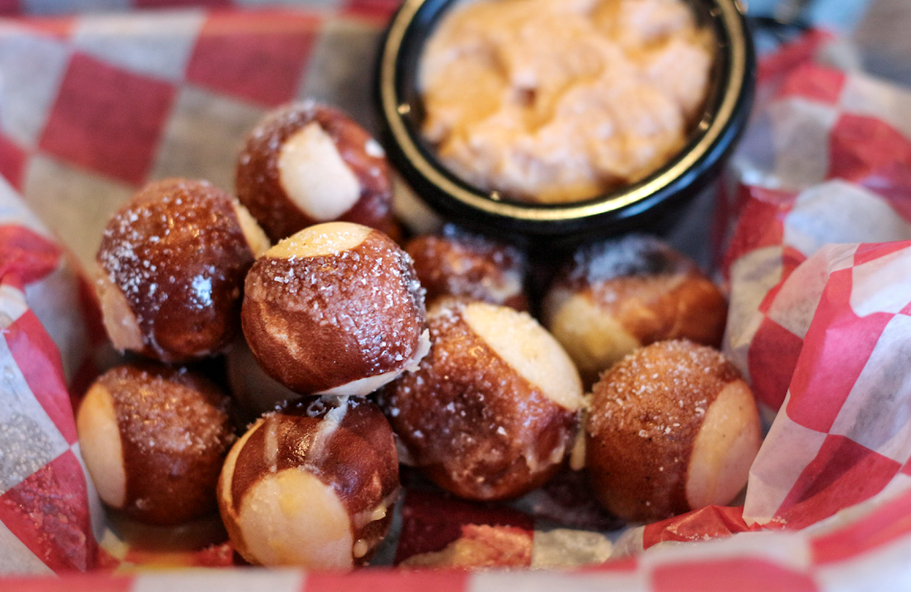 Franky Ds | restaurant | 18450 US-41, Lutz, FL 33549, USA | 8135916139 OR +1 813-591-6139