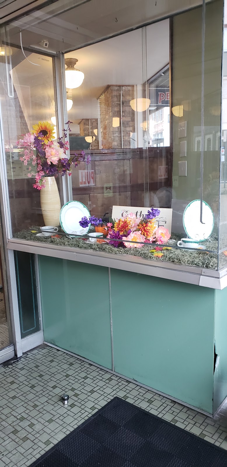 Pearl’s Diner | restaurant | 330 N Magnolia St, Laurel, MS 39440, USA | 6016820945 OR +1 601-682-0945