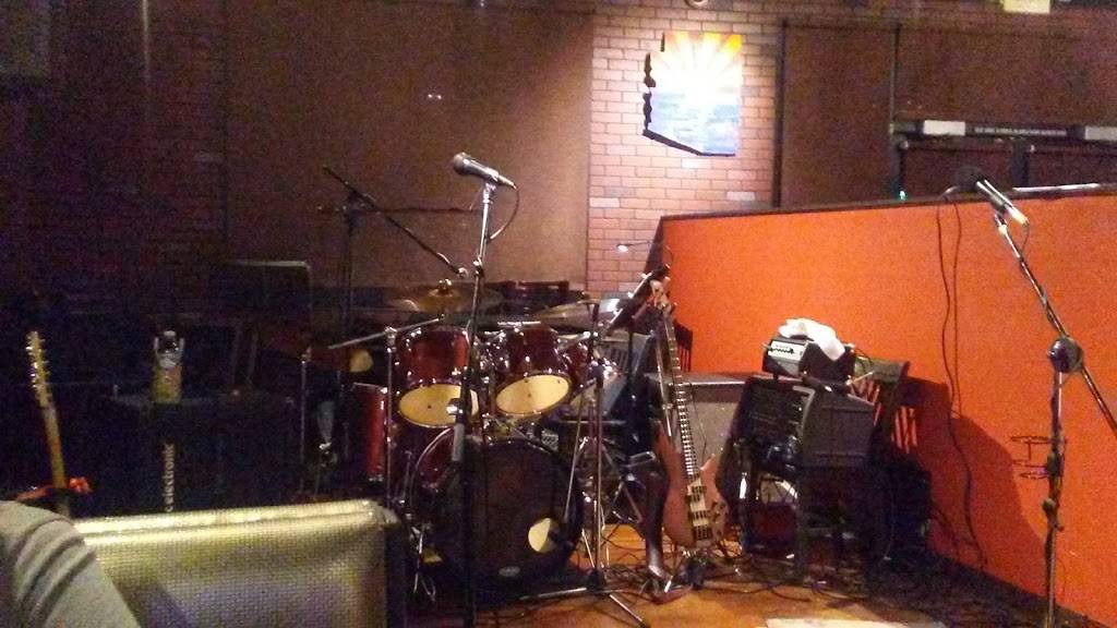 Boots and Bourbon Bar and Grill | restaurant | 14051 W Grand Ave, Surprise, AZ 85374, USA | 6235845957 OR +1 623-584-5957