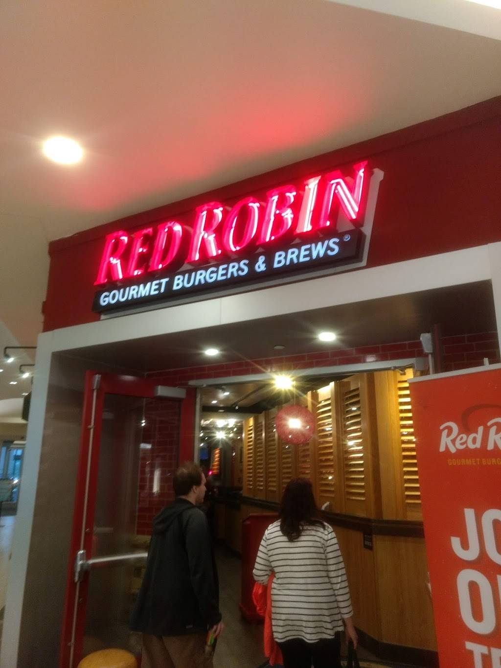 Red Robin Gourmet Burgers and Brews | restaurant | 99 Rockingham Park Blvd, #W105, Salem, NH 03079, USA | 6039522499 OR +1 603-952-2499