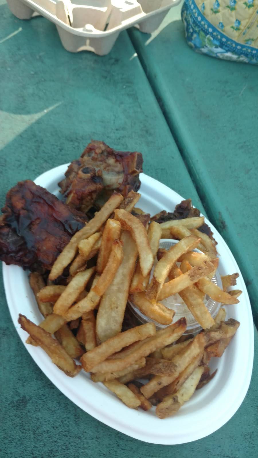 Howards Drive In | restaurant | 121 E Main St, West Brookfield, MA 01585, USA | 5088676504 OR +1 508-867-6504