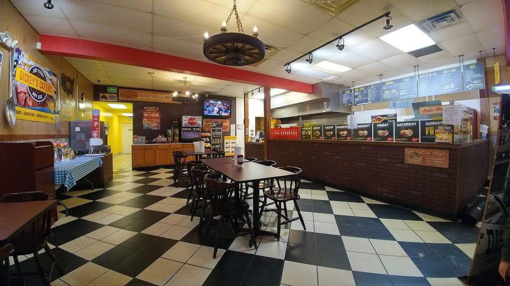 Dickeys Barbecue Pit | restaurant | 311 E Clairemont Ave, Eau Claire, WI 54701, USA | 7158309790 OR +1 715-830-9790