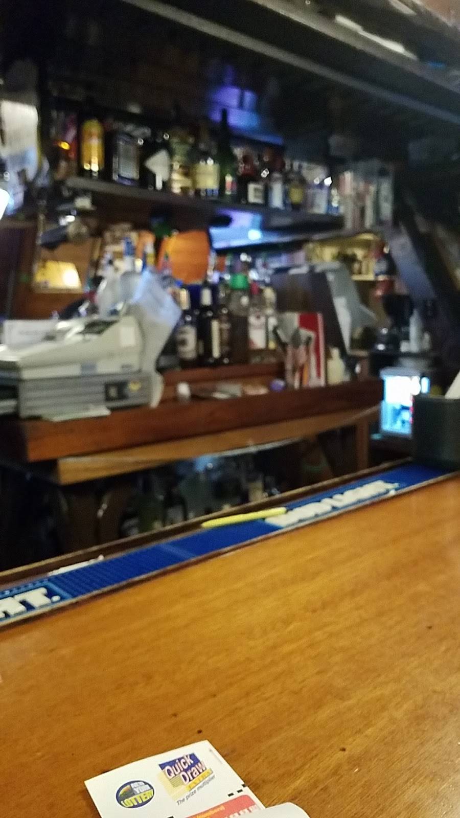 The Bays Bar & Grill | restaurant | 214 W Montauk Hwy, Hampton Bays, NY 11946, USA | 6315945753 OR +1 631-594-5753