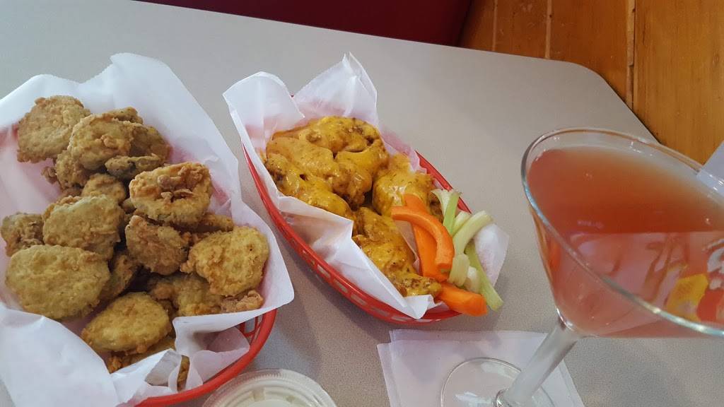 Wicked Wings | restaurant | 1 Market Pl #13, Essex Junction, VT 05452, USA | 8028797111 OR +1 802-879-7111