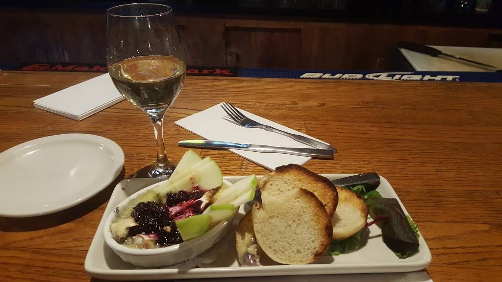 The Black Horse Tavern | restaurant | 26 Portland Rd, Bridgton, ME 04009, USA | 2076475300 OR +1 207-647-5300