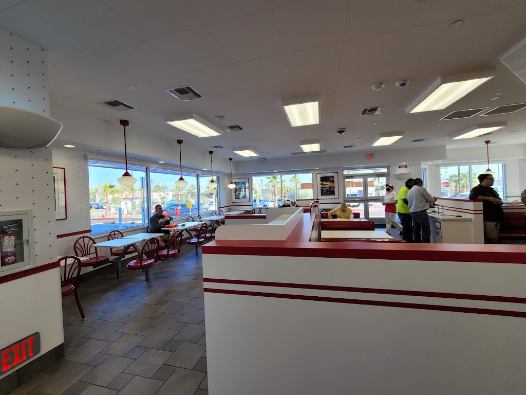 In-N-Out Burger | restaurant | 42560 Bob Hope Dr, Rancho Mirage, CA 92270, USA | 8007861000 OR +1 800-786-1000