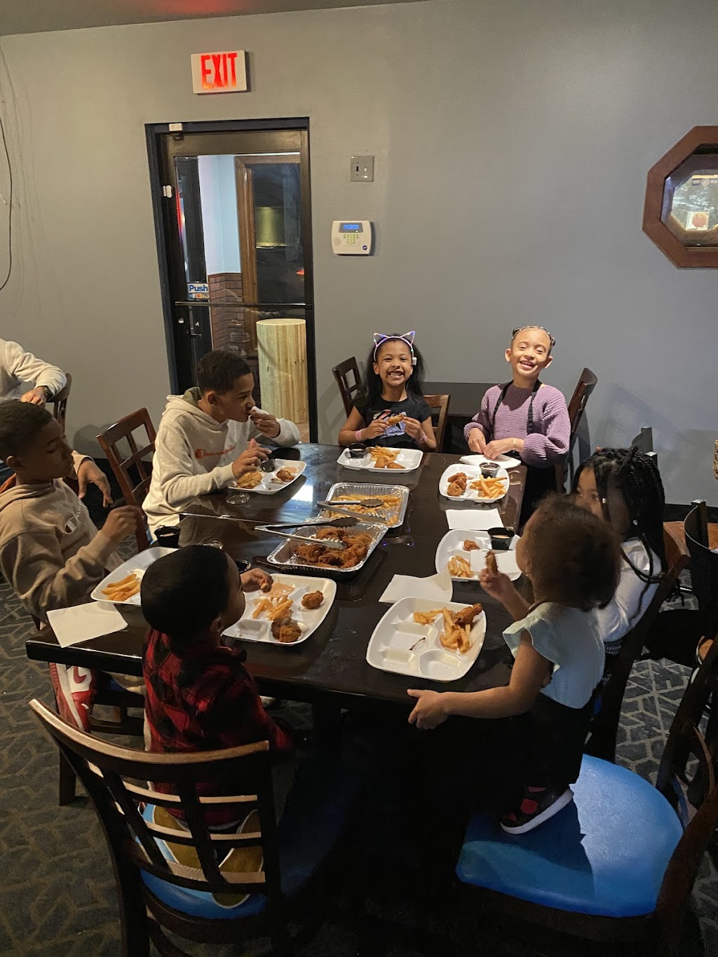 La Manta Restaurant | restaurant | 1230 Thomaston Ave, Waterbury, CT 06704, USA | 2035276402 OR +1 203-527-6402