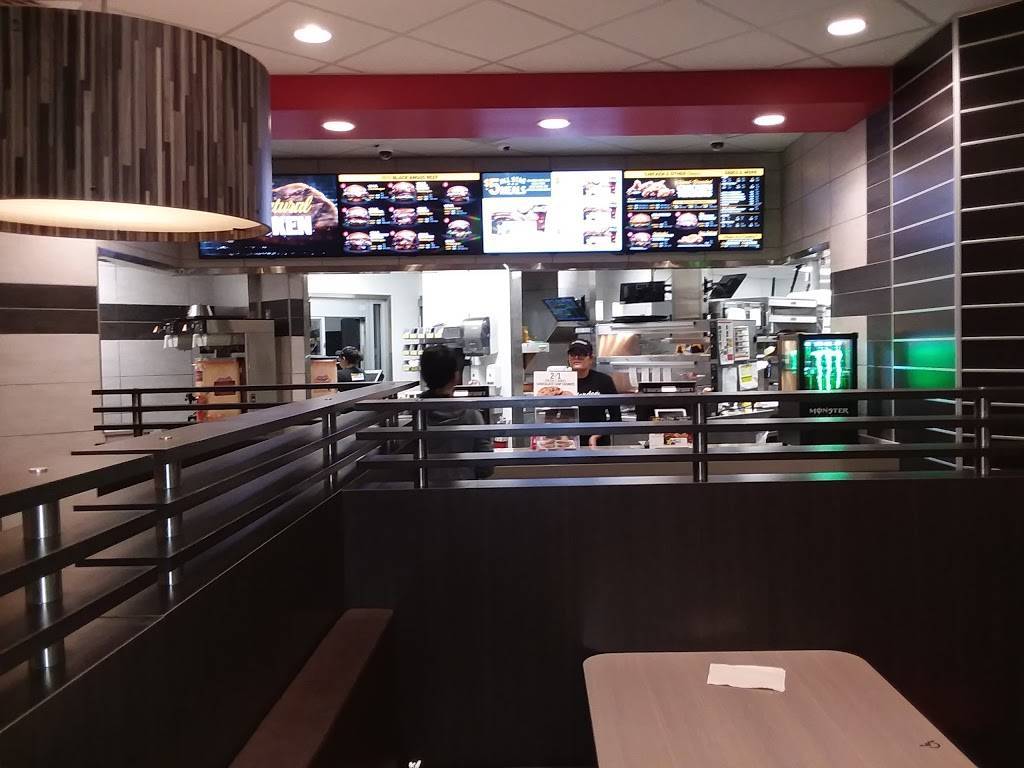 Hardees | restaurant | 3216 E Harry St, Wichita, KS 67218, USA | 3166510462 OR +1 316-651-0462