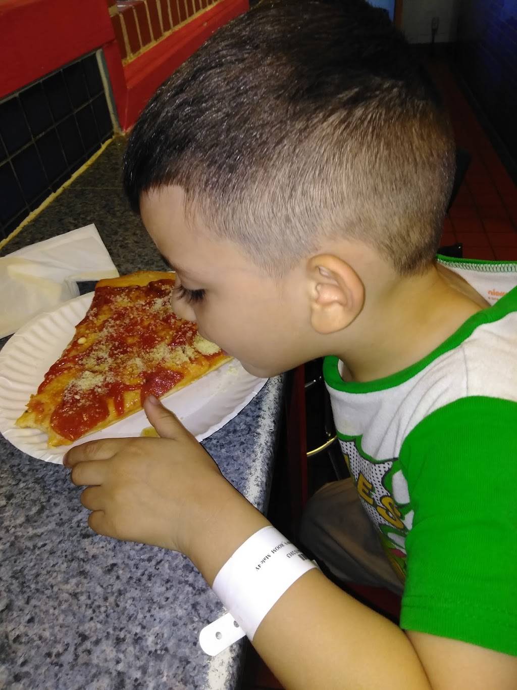 Guerreros Pizza | restaurant | 2024 S California Ave, Chicago, IL 60608, USA | 7739278290 OR +1 773-927-8290