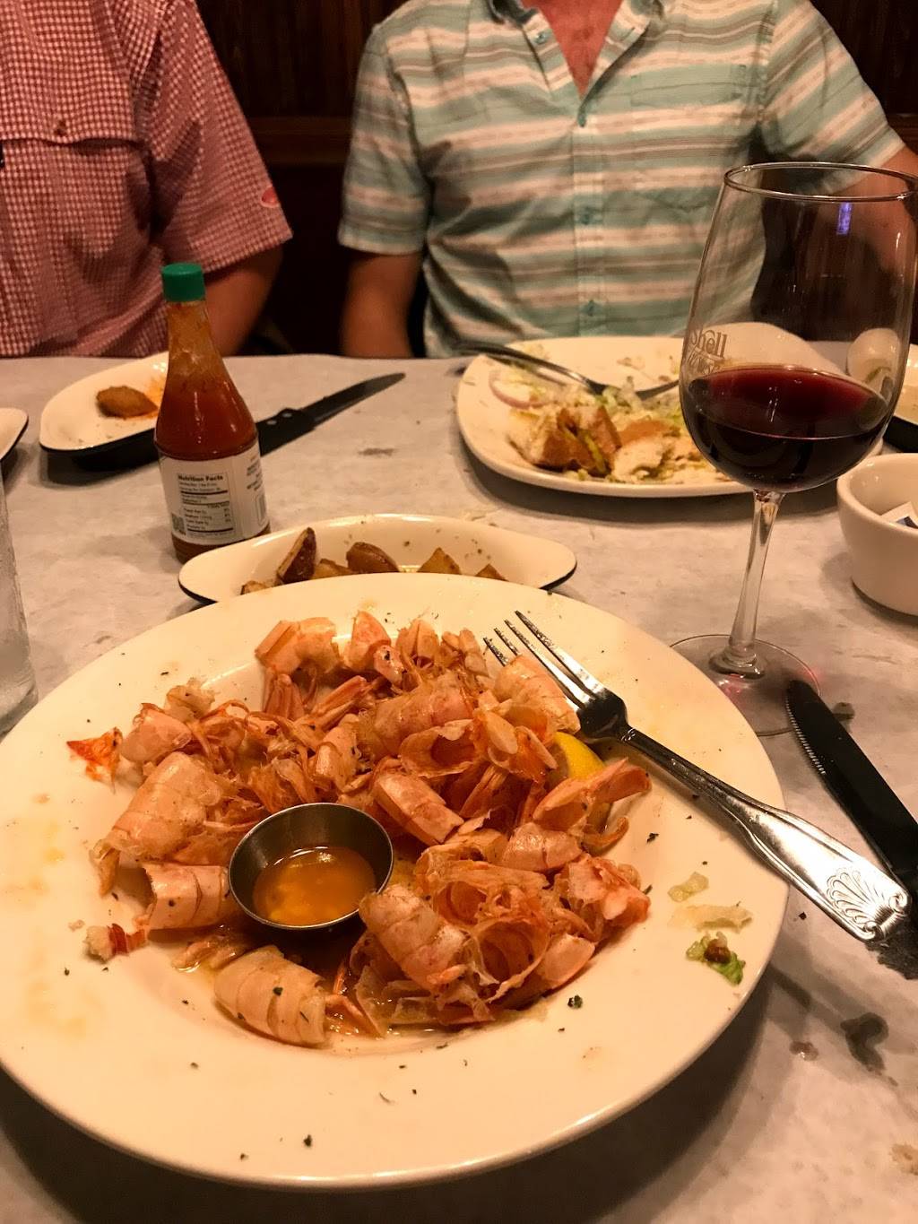 Half Shell Oyster House | restaurant | 2325 University Blvd, Tuscaloosa, AL 35401, USA | 2058607001 OR +1 205-860-7001